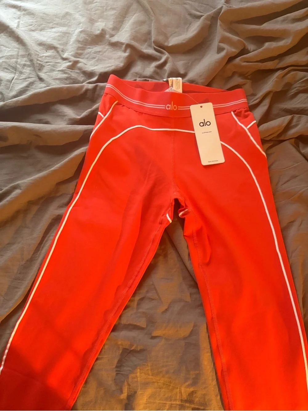 ALO Yoga Red Airbrush Leggings with White Piping size Medium BRAND NEW WITH TAGS